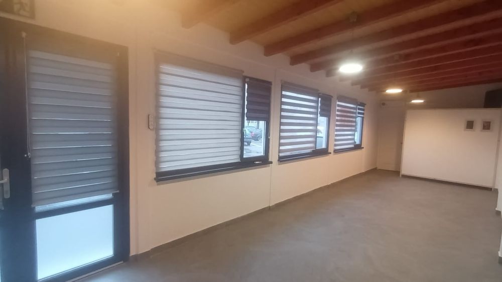 Spatiu comercial de vânzare de  închiriere zona micro 14