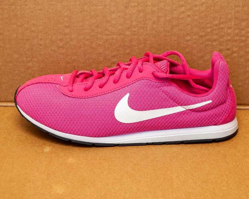 Маратонки Nike номер 38