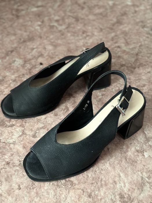 Поодам босоножки