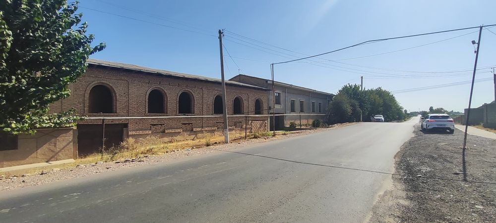 Ижарага ховли (уй)