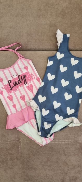 Продам купальники для девочек