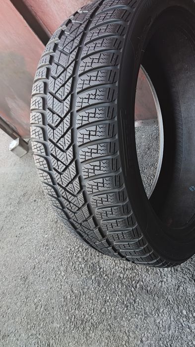 1брой  зимни гума 225/45/19 Pirelli Sotto Zero 3
dot24