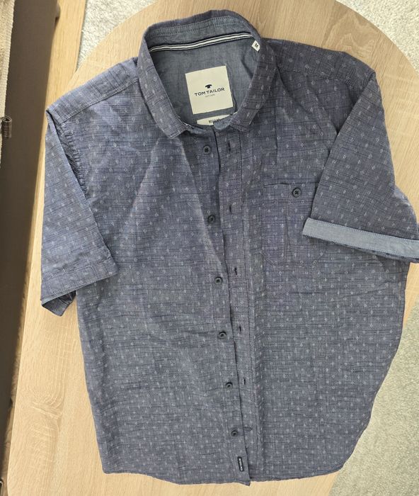 Vand camasa bărbați marimea M noua,  astept si oferte