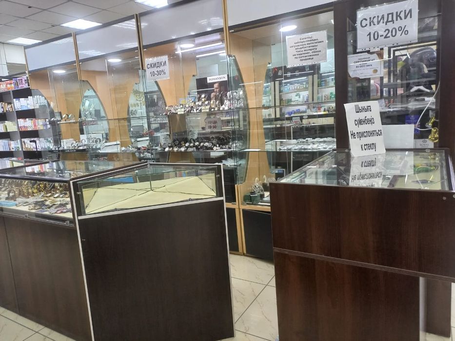 Продам витрины,срочно