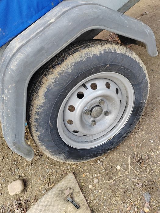 Remorca 750kg este în stare buna