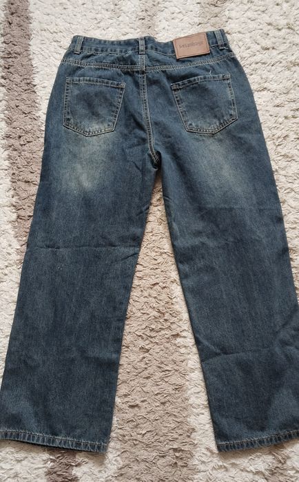 Продам женские джинсы