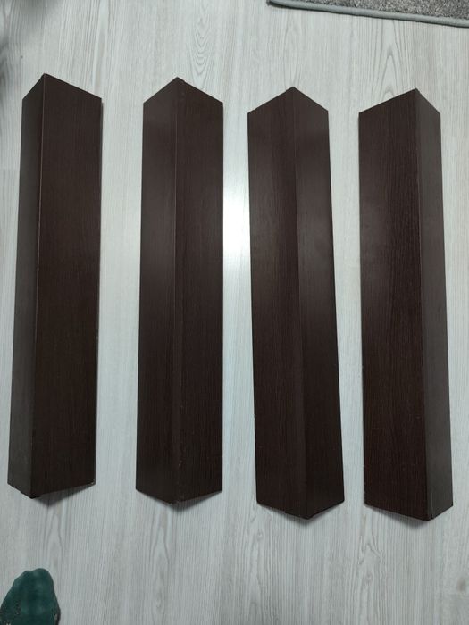 Vând masa IMPECABILĂ cu 4 scaune