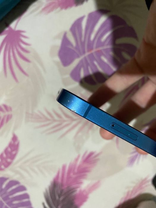 Продам iPhone 13