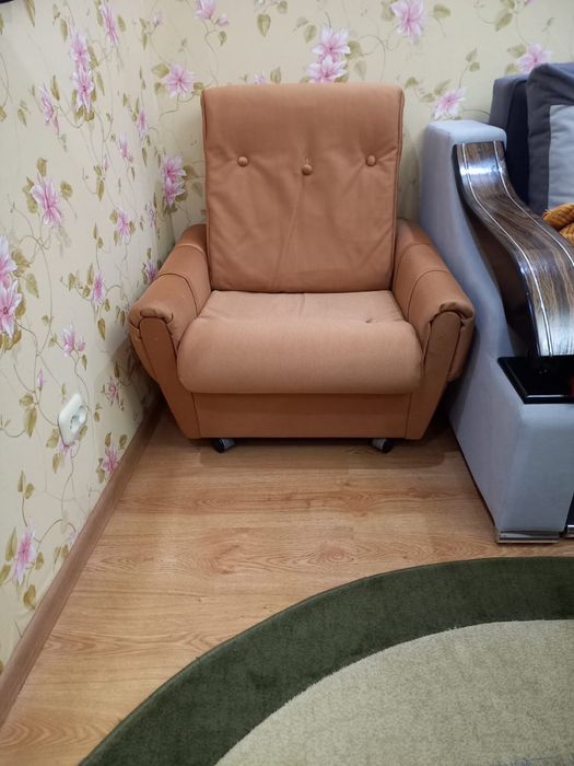 Продам диван и два кресла