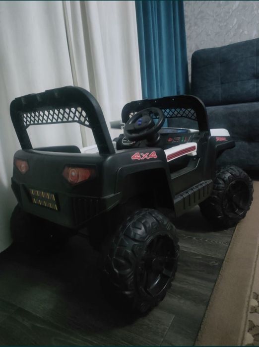 Машинка детская продам!