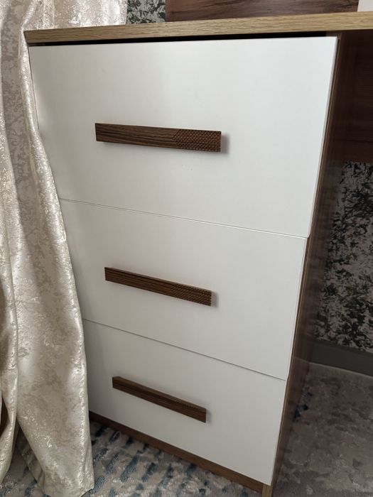 Комод с зеркалом