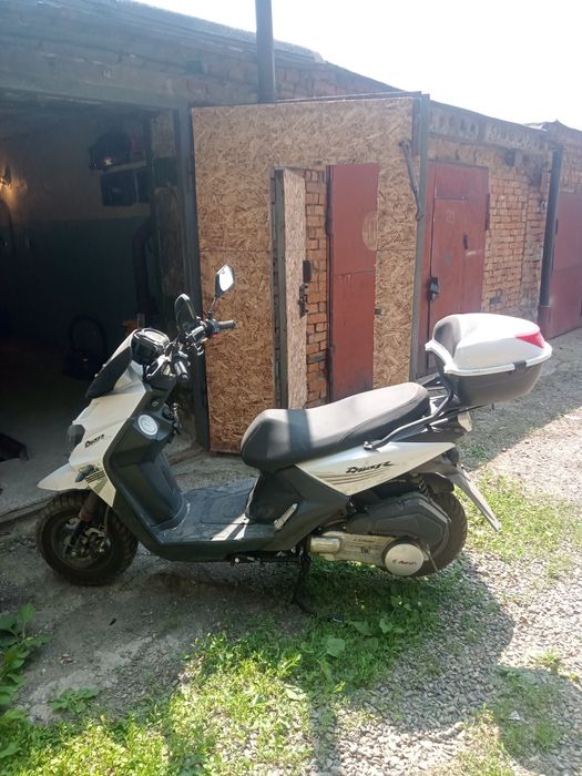 Скутер продам.в х