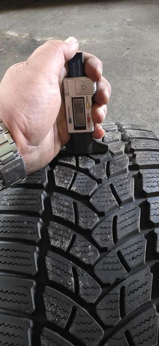 Гуми 2бр 225/55/17 - 1бр  - 89лв