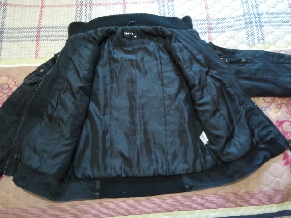 Куртка женская (черная, короткая, разм. XL)
