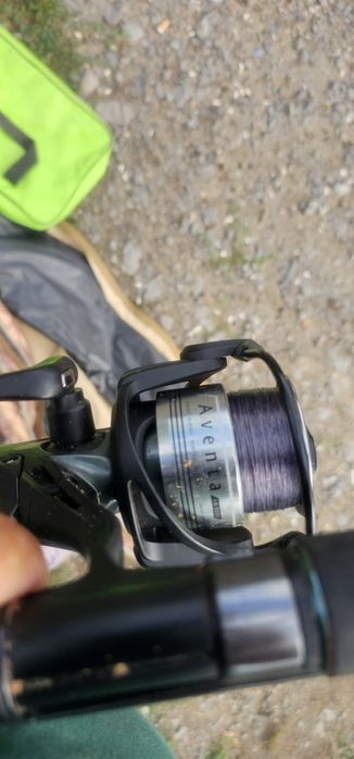 De vânzare,2 lansete daiwa cu mulinete okuma,scaun + suport