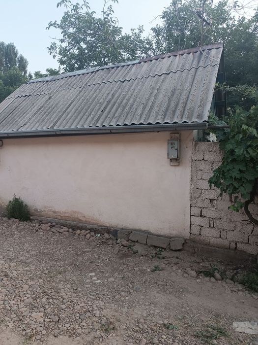 Diqqat! Dala hovli sotiladi. 4yarim sotix. 2xonali uyi bilan gaz bor