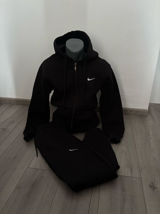 Trening Nike Negru cu Fermoar și Glugă – Set Complet