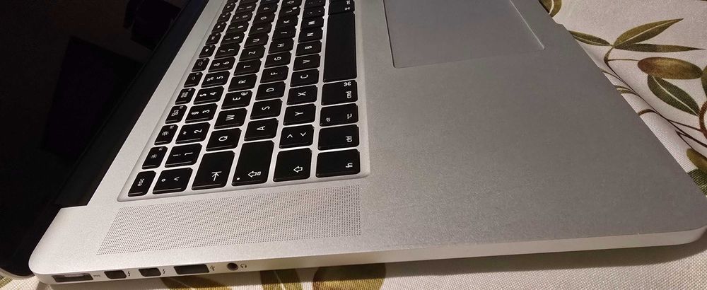 MacBook Pro 15" Retina Mid 2015, i7 2.8GHz, 500GB SSD, 16 RAM;