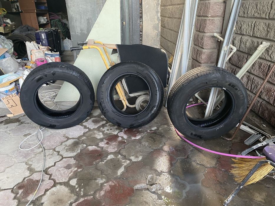 Продам б/у  Шины 235/65/17