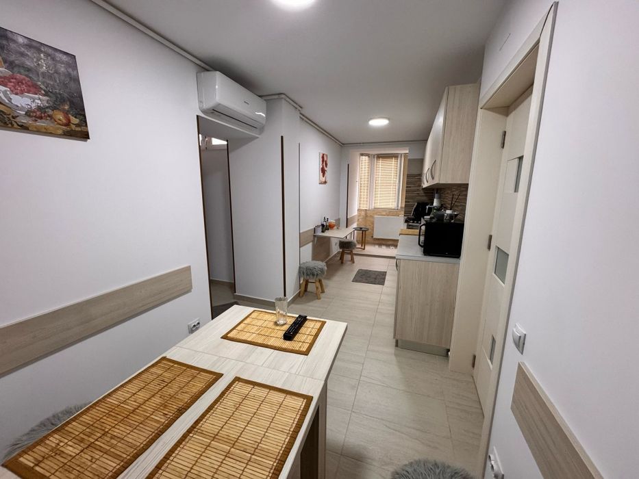 Vând apartament 4 camere Mangalia str.Rozelor