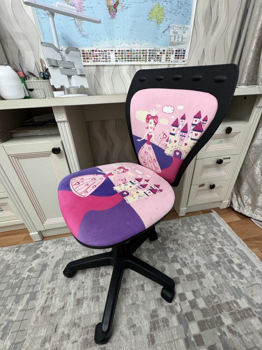 СРОЧНО!!! Продам стол и стеллаж