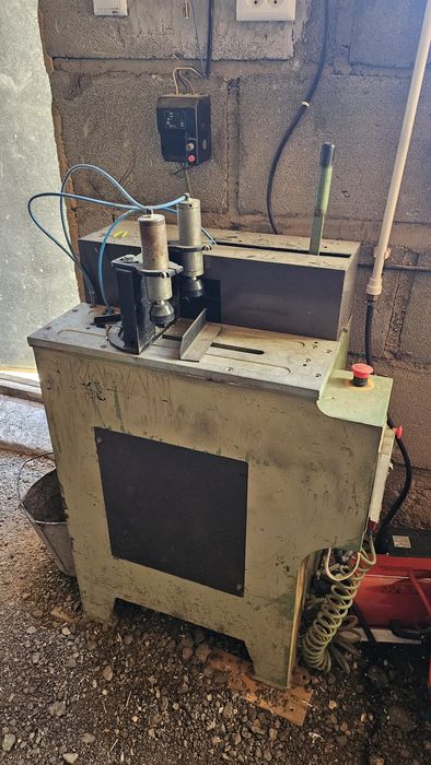 Станок для производства пластиковых окон