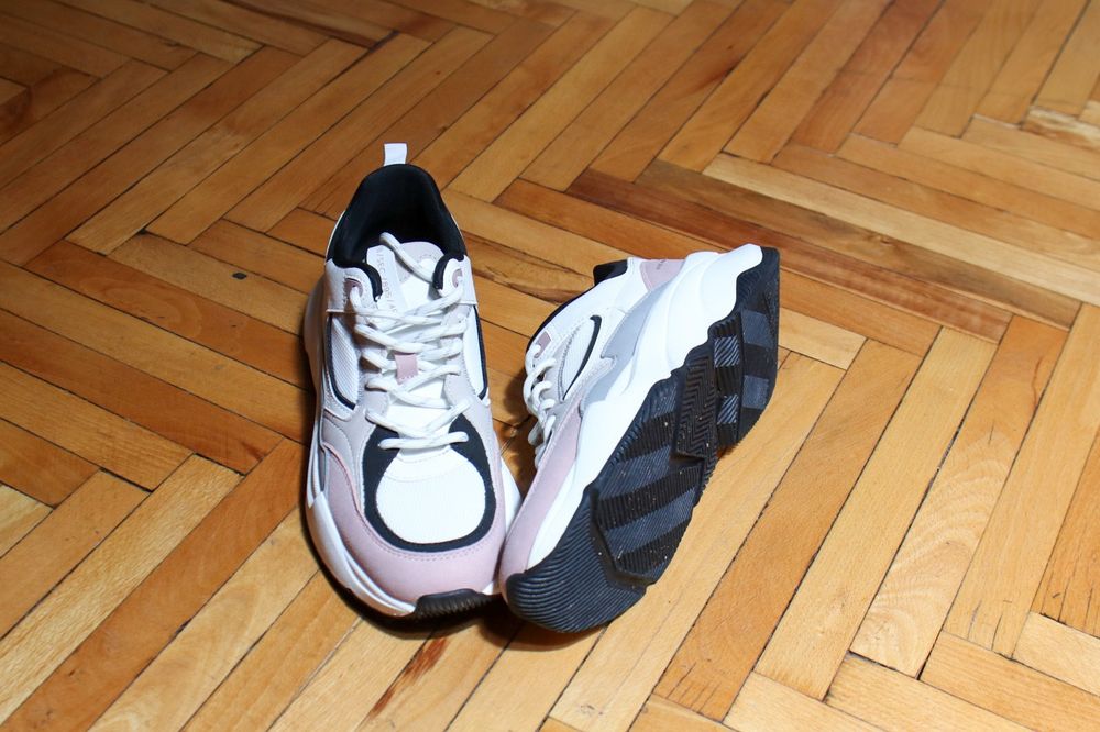 Маратонки Bershka