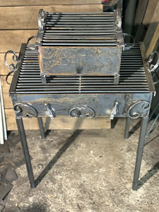 Здрави масивни барбекюта скари на дървени въглища