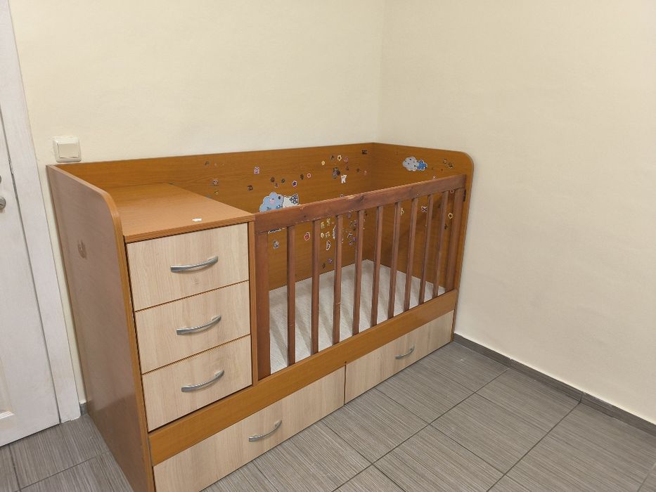 Детско легло 2 в 1 / Бебешка кошарка с чекмеджета