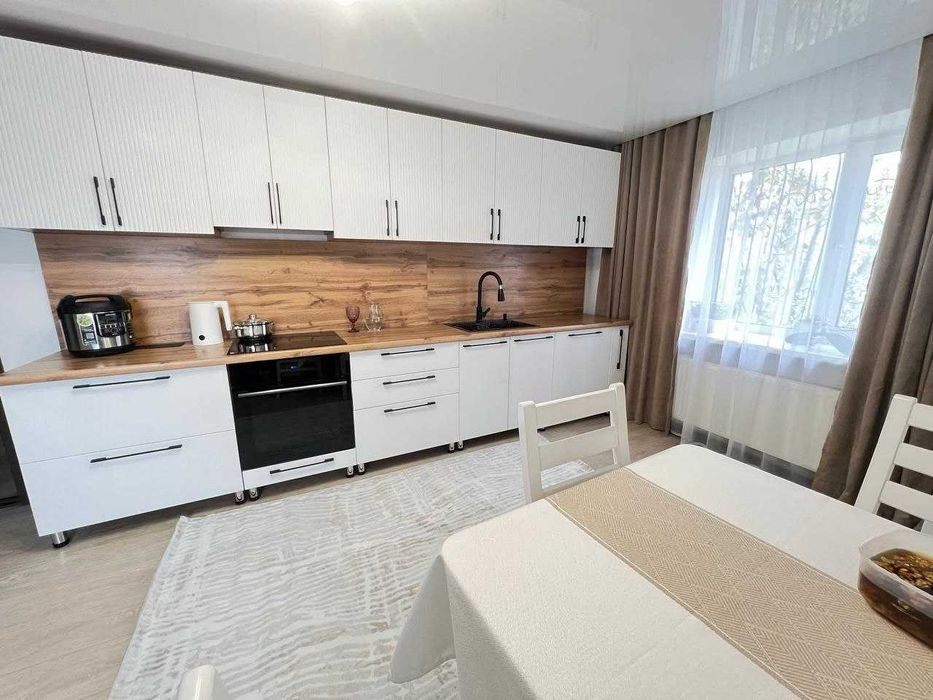 Продается часть дома в центре города !