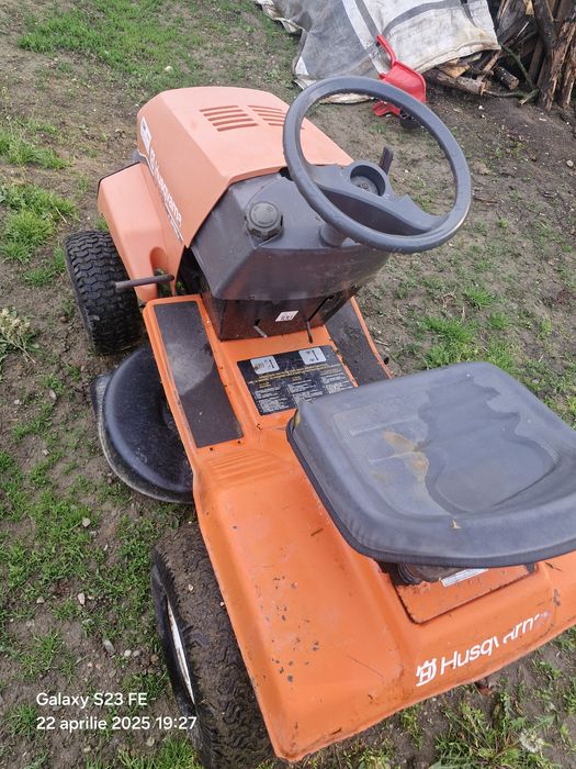 Tractorasi gazon