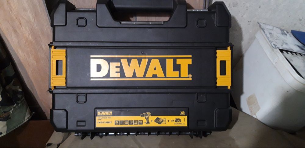 Ударен винтоверт DEWALT DCD 709.