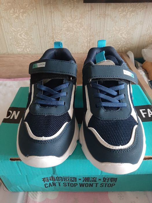 Продам кроссовки летние дышащие