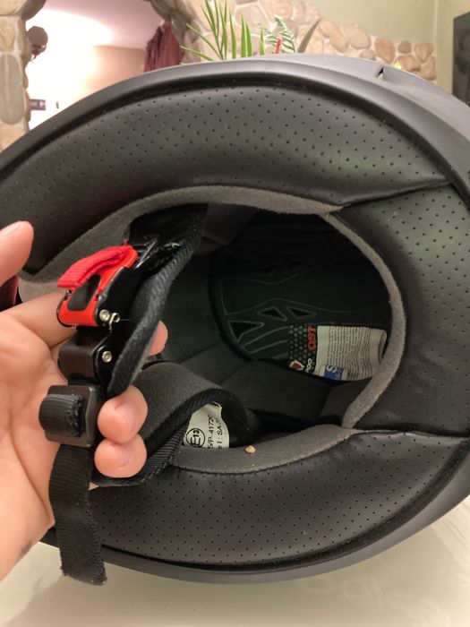 Каска за пистов мотор