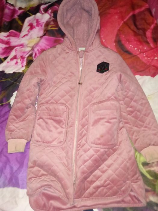 Продам пальто на девочку