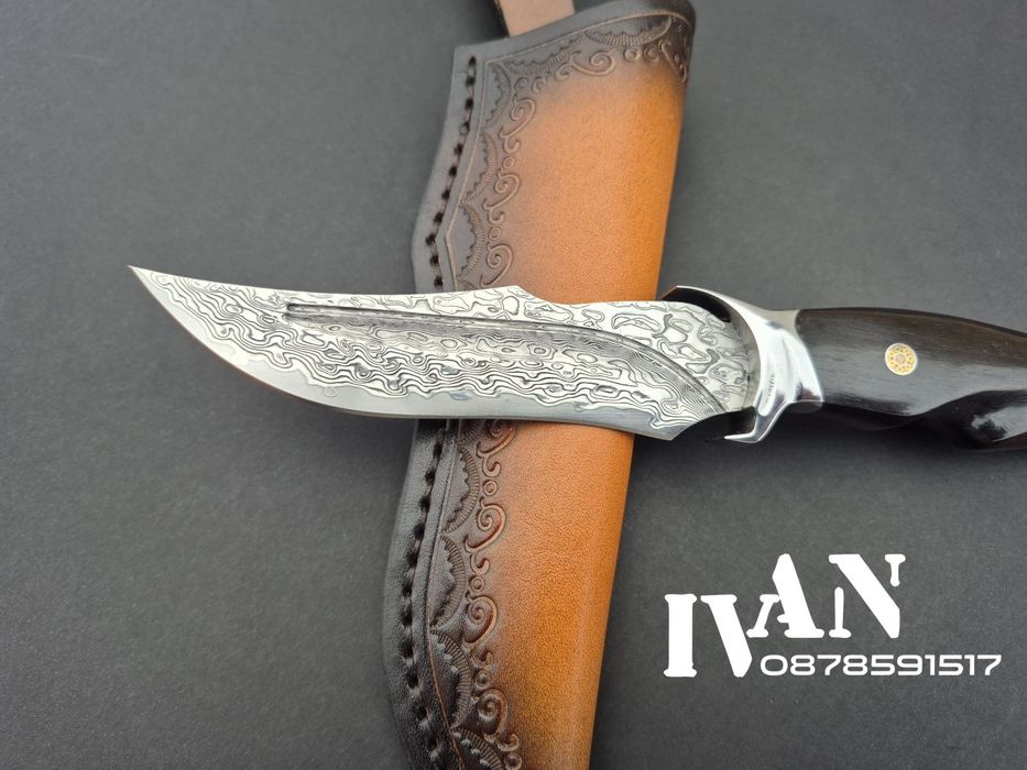 Японски ловен нож от дамаска стомана и сърцевина VG10 с кожена кания