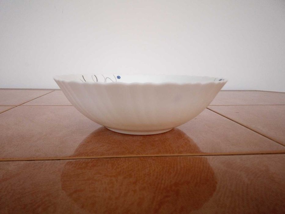 Bol din sticlă opaloasă / ceramică fină cu trandafir albastru – 18 cm (Ca nou)