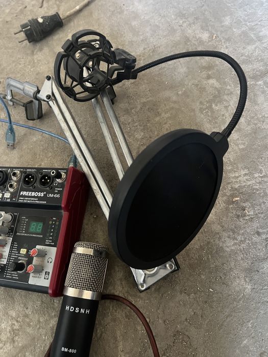 Микрофон комплект сатылады (студиялық набор)