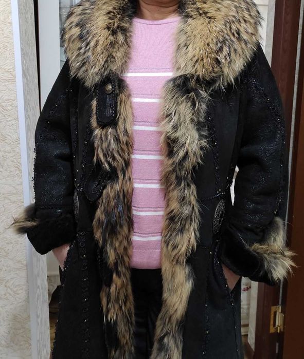 Дублёнка лёгкая, тёплая.