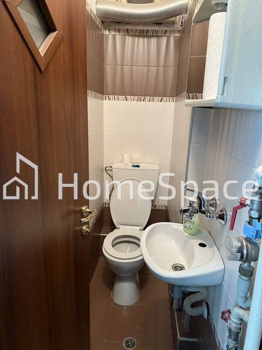 Дава се под наем Офис в София, Център - 100 кв.м за 1495.83 € - Снимка #1