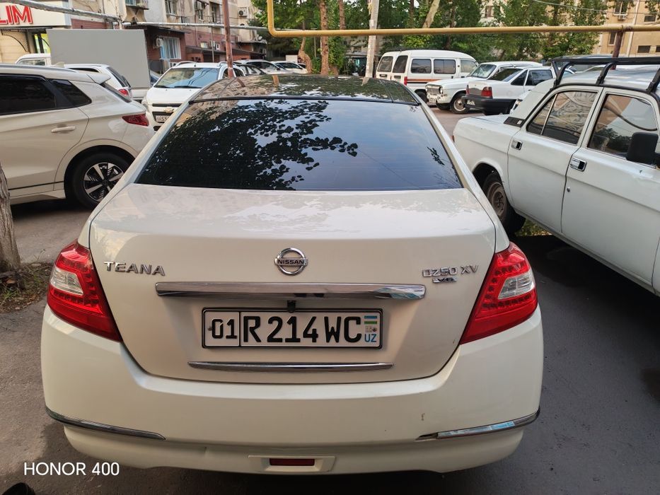 Mashina nissan teana
