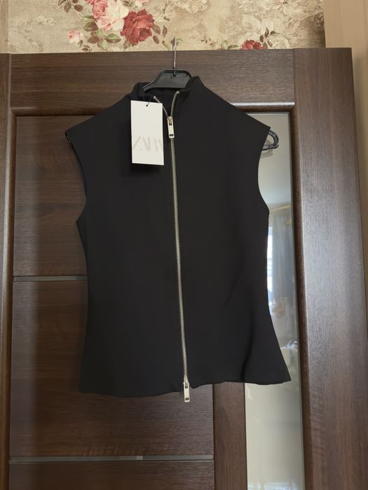 Новая трикотажная желетка