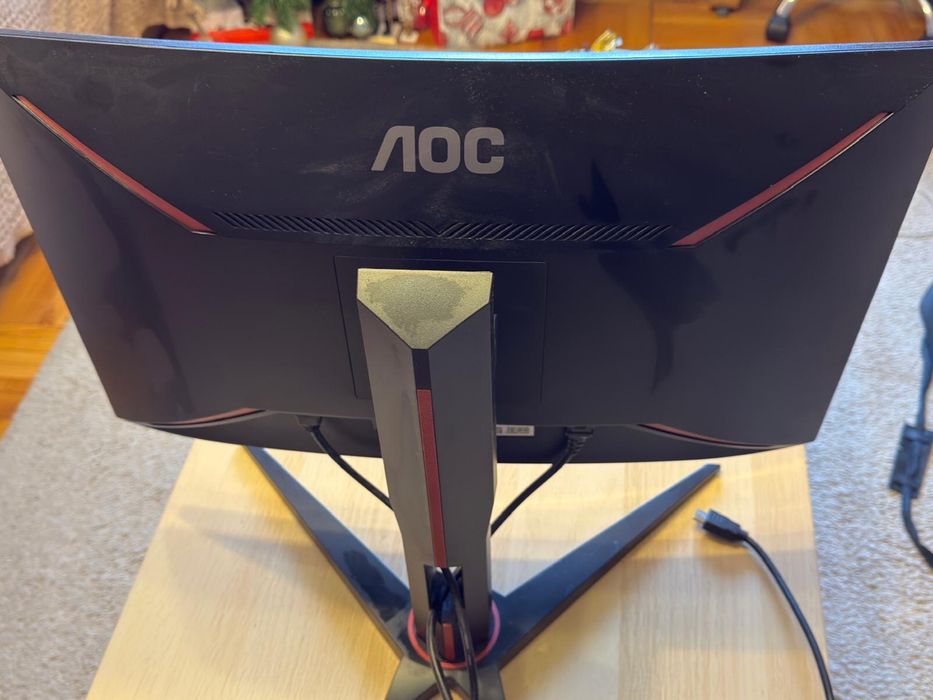 Monitor AOC curbat