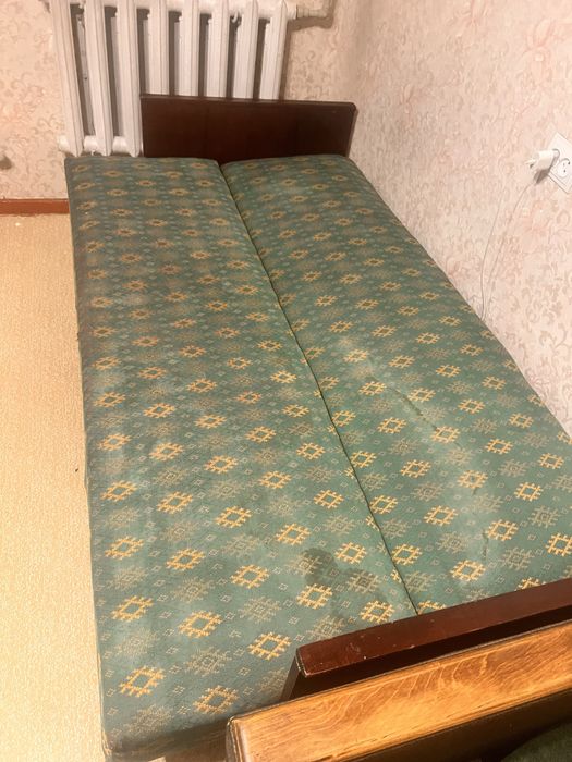 Отдам бесплатно 2 дивана и шкаф