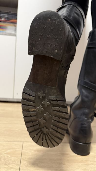 Cizme din piele, marime 39, inchidere cu fermoar, stare buna