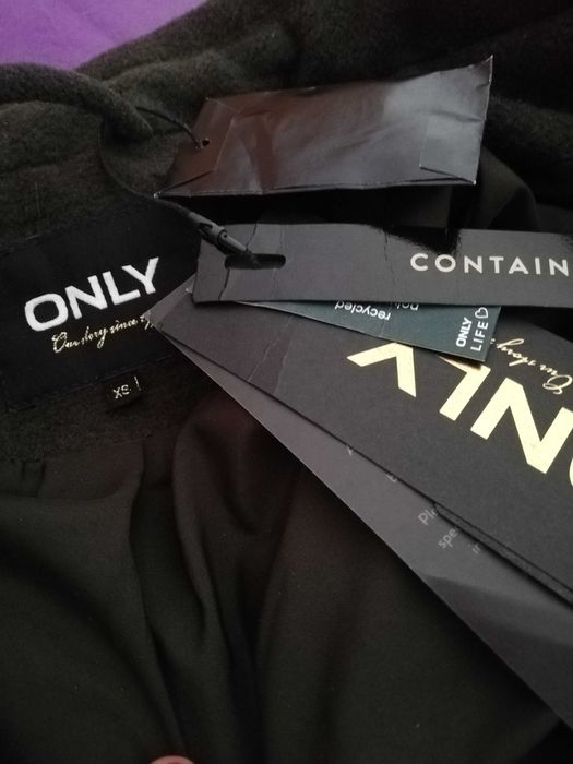 Тъмно зелено зимно палто