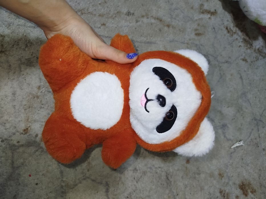 Мягкая плюшевая игрушка в виде панды в одежде.В наличии 2 штуки.