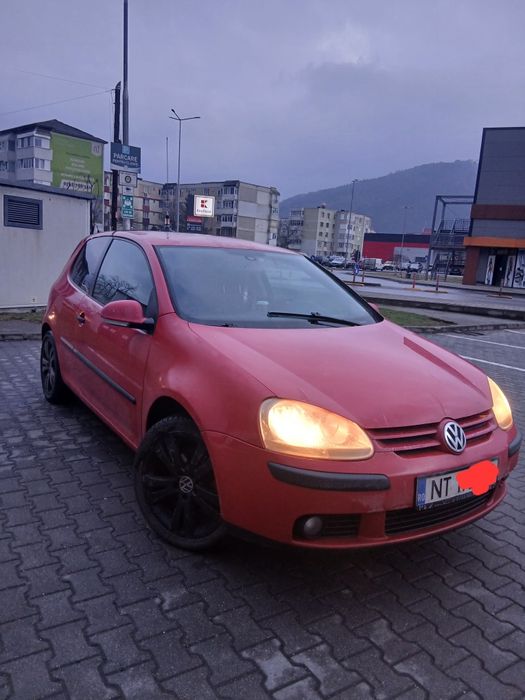 Vând Golf V 2005