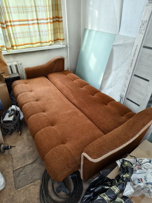 Продаю диван. Самовывоз.