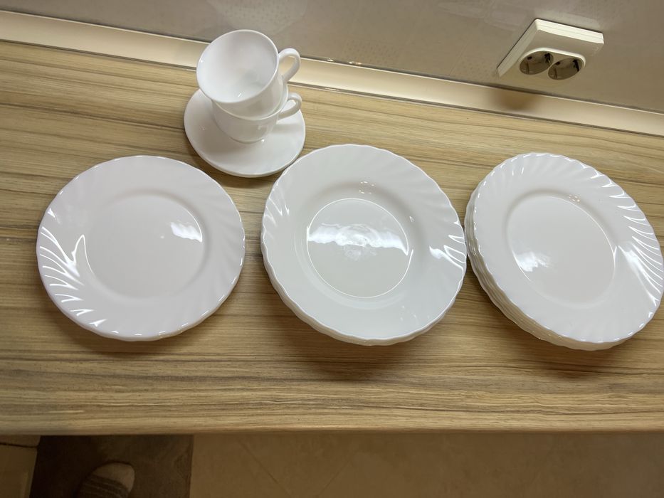 Кухонные сервиз, тарелки.